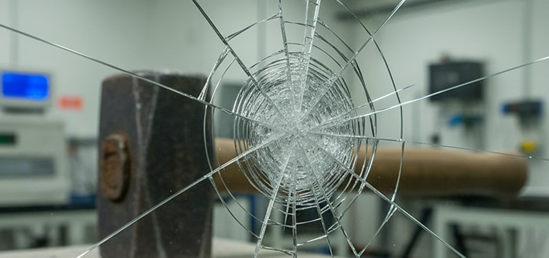 Защитное ударопрочное стекло