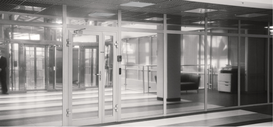 Противопожарные двери с прозрачным полотном